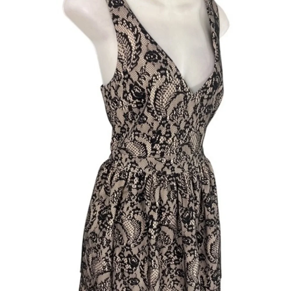 NWT Bebe bonded tiered black nude lace flare dress 8 MM30